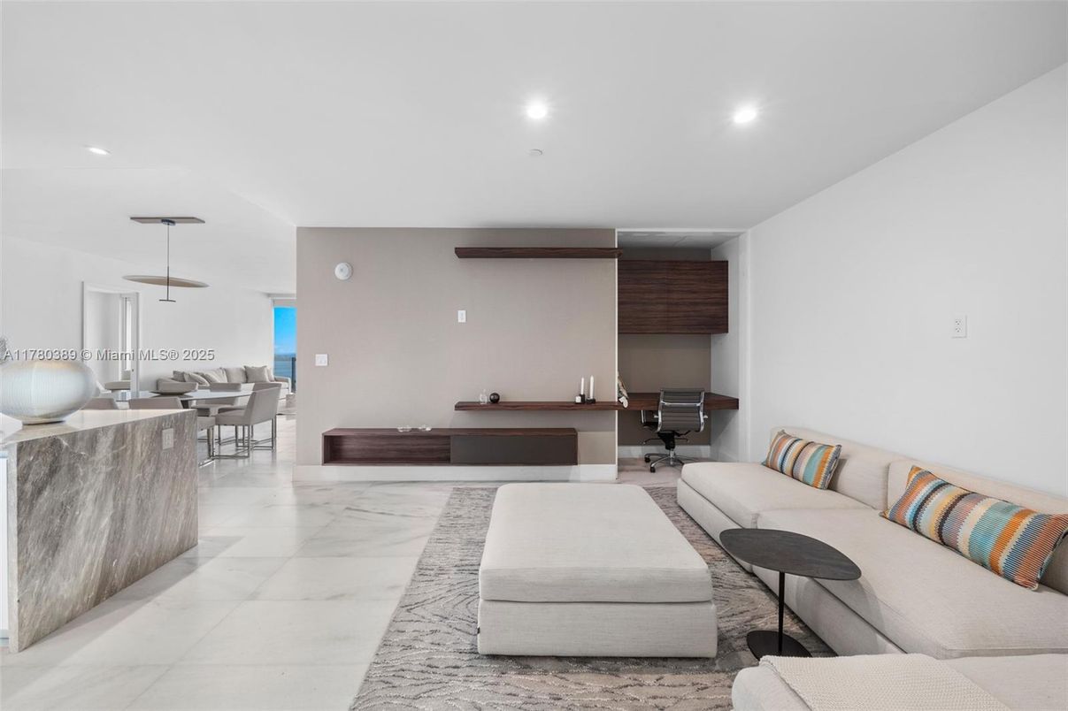 Interior, Living room, Marble, Pendant Lights, Recessed Lighting