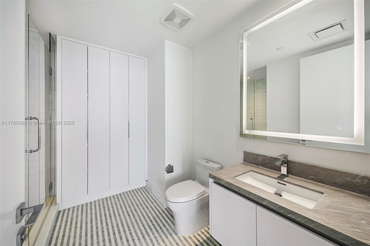 Bathroom, Interior, Recessed Lighting