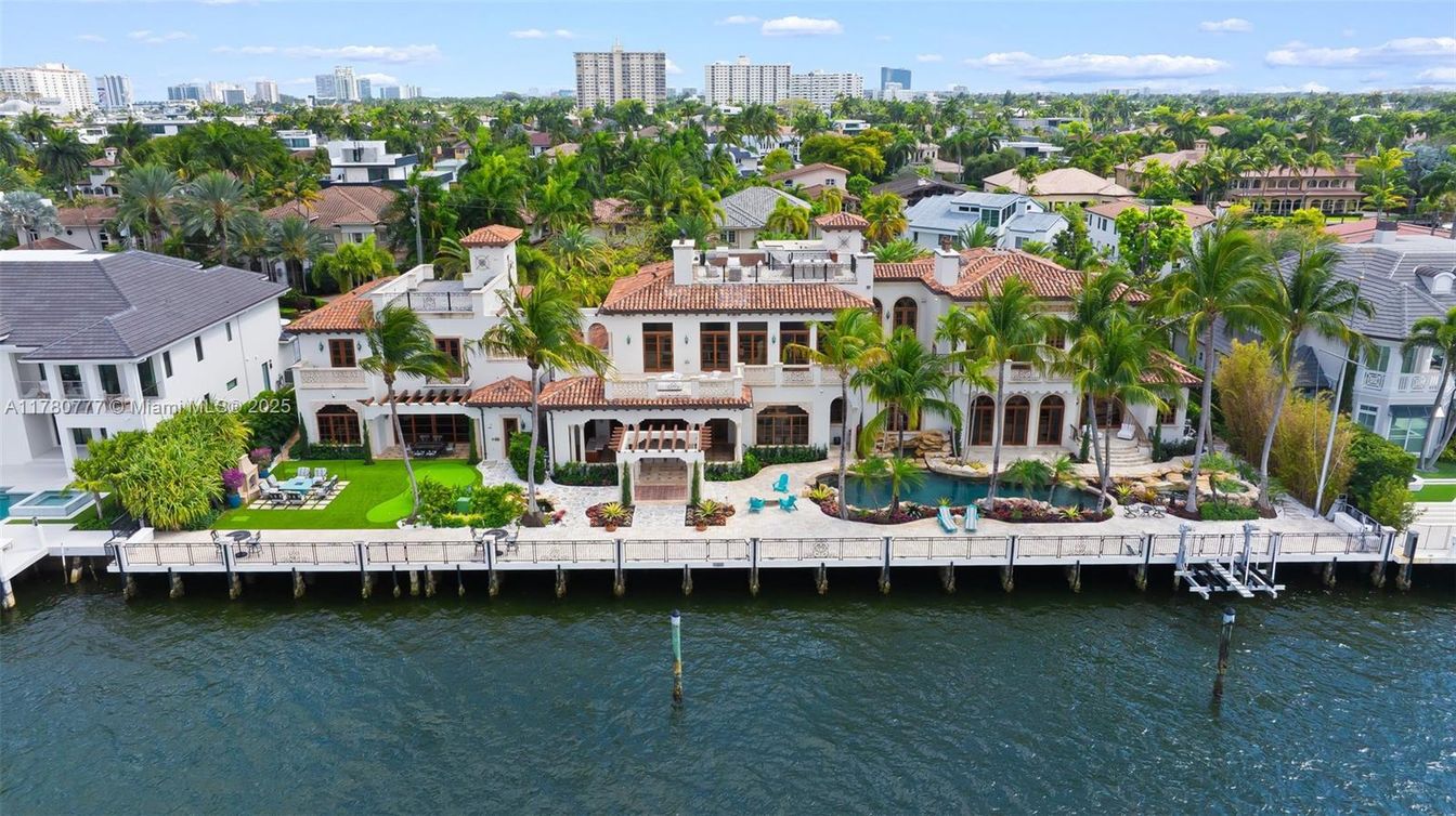 Exterior, Lake