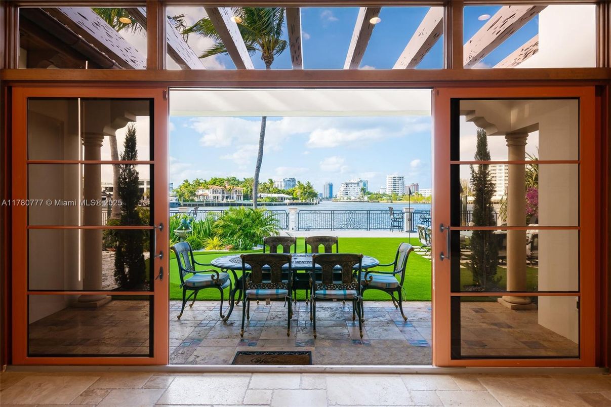 Interior, Sun Room, Water