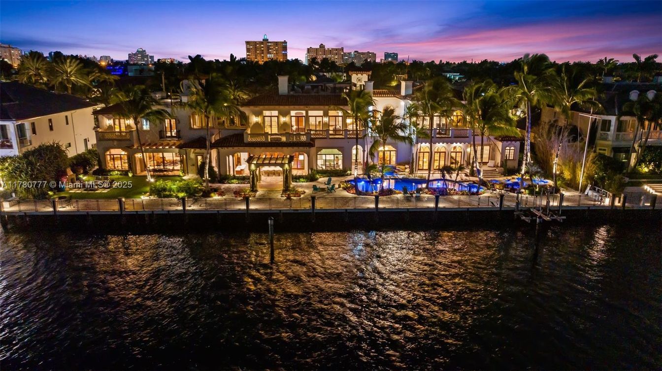 Exterior, Lake