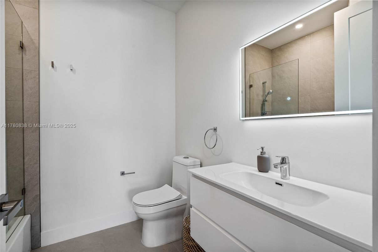 Bathroom, Interior, Recessed Lighting