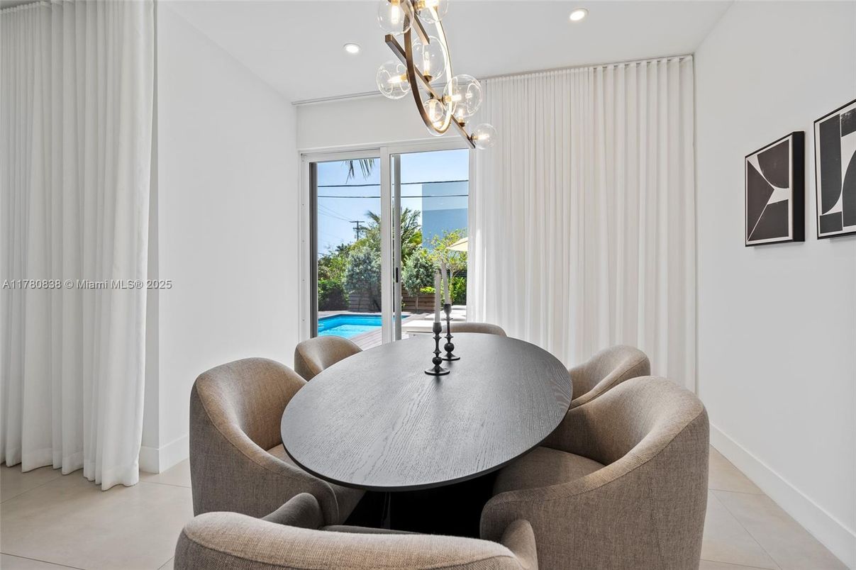 Dining room, Interior, Pendant Lights, Recessed Lighting
