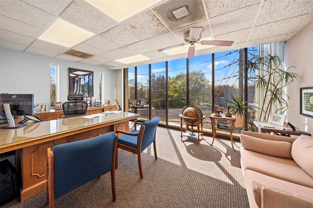 Home Office, Interior