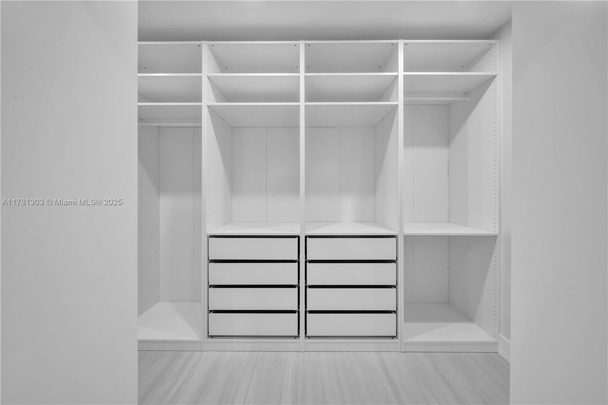Interior, Walk-in Closets
