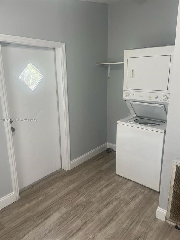 Interior, Utility Closets, Washer, Wood Texture Flooring