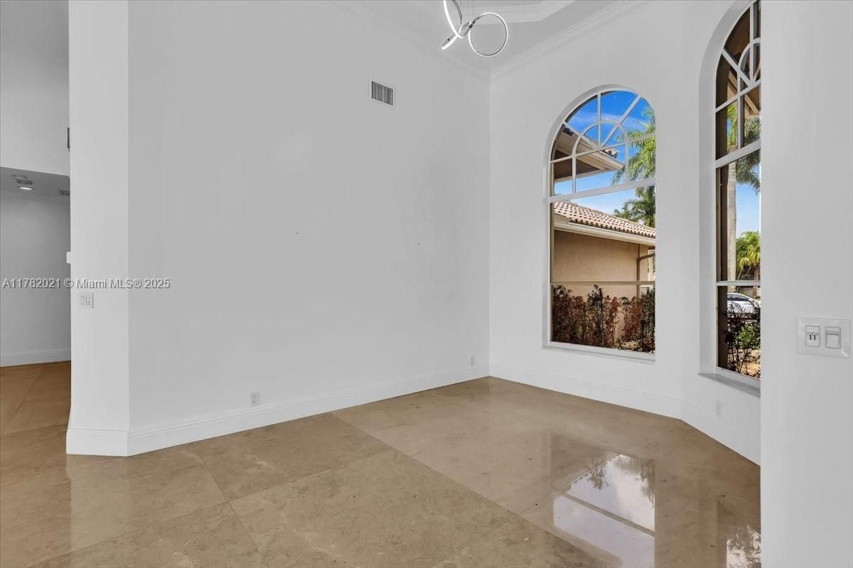 Empty room, Interior, Pendant Lights