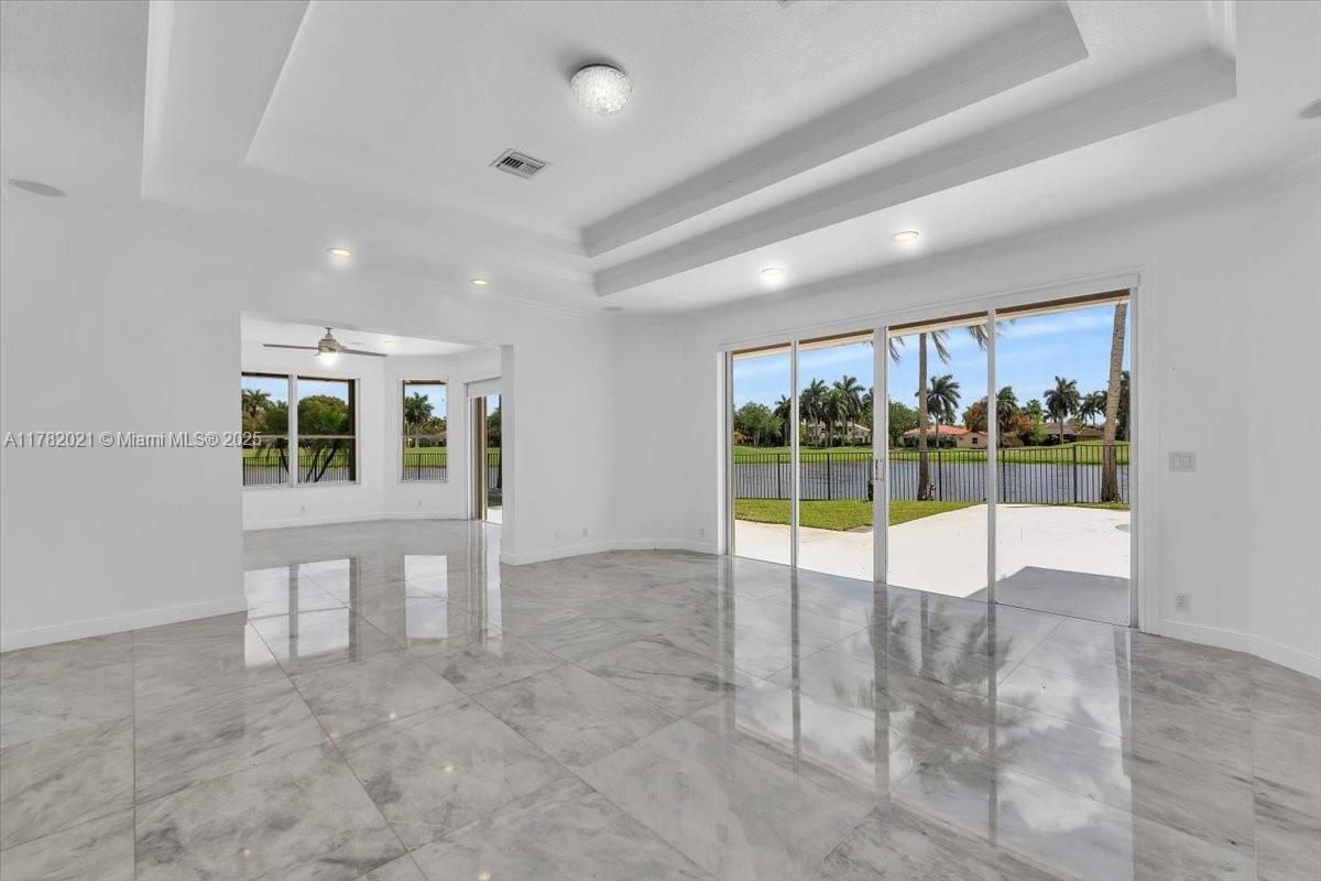 Empty room, Interior, Marble, Recessed Lighting