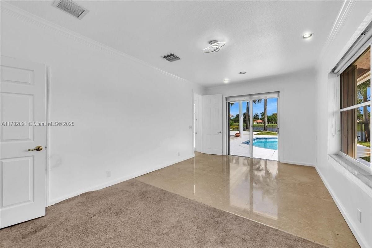 Empty room, Interior, Recessed Lighting