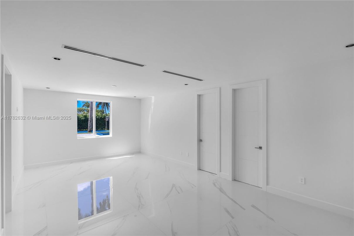 Empty room, Interior, Marble, Recessed Lighting