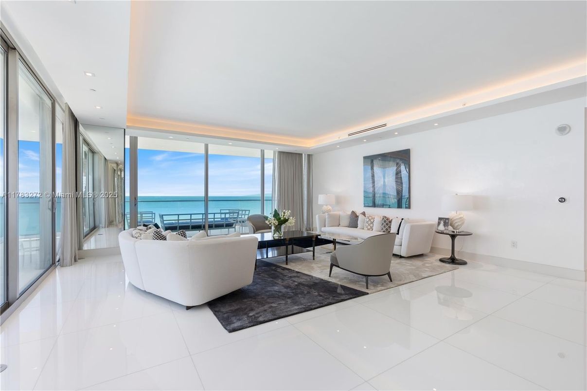 Interior, Living room, Recessed Lighting, Water