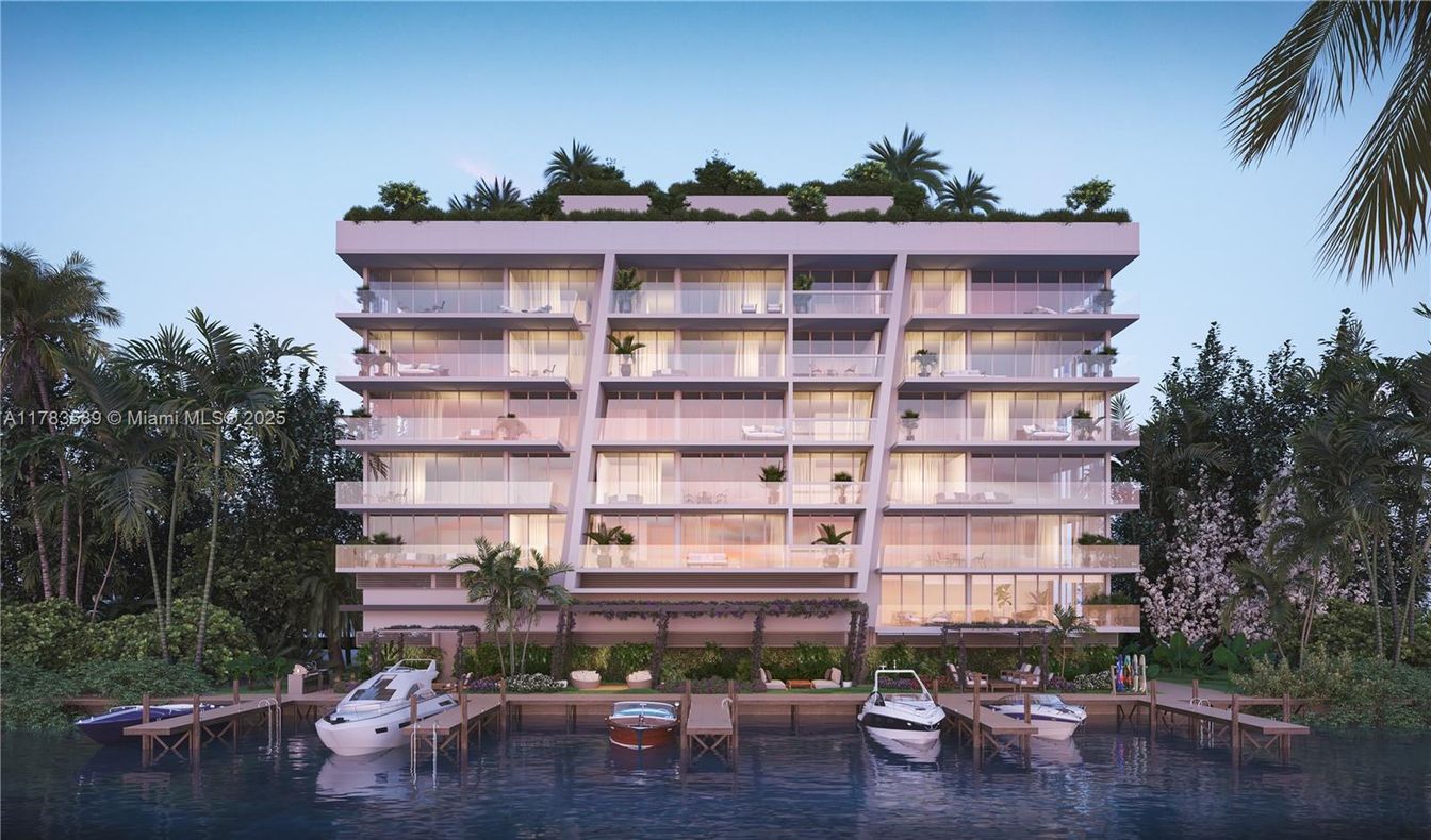 Exterior, Lake