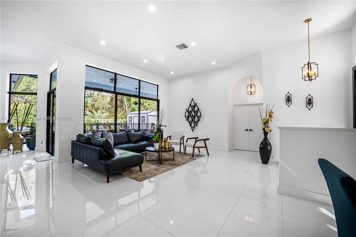 Interior, Living room, Pendant Lights, Recessed Lighting