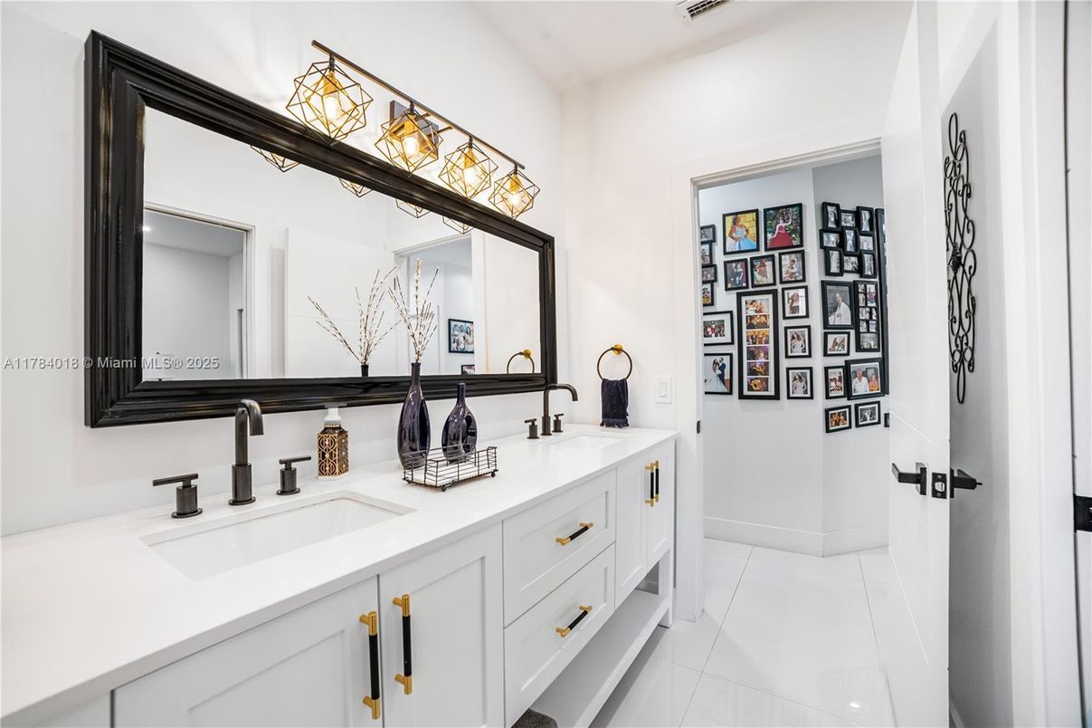 Bathroom, Dual Sink Vanities, Interior
