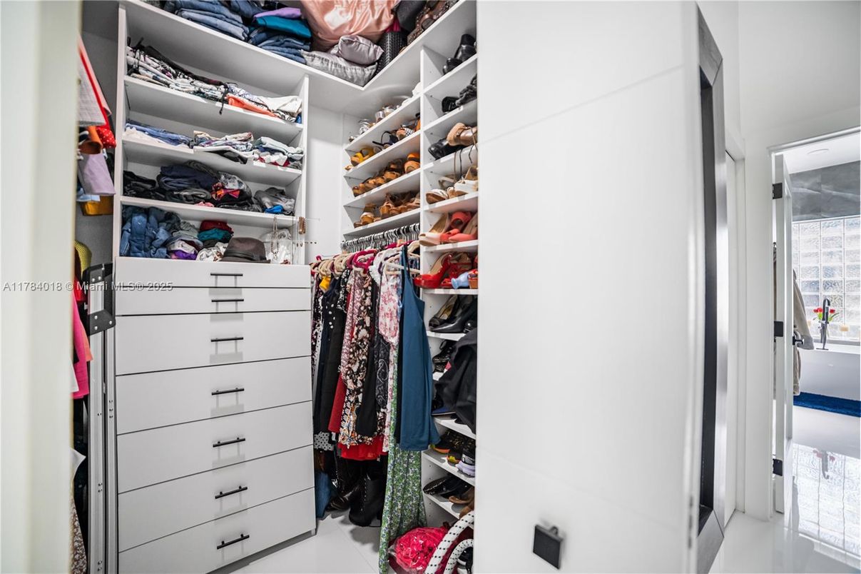 Interior, Walk-in Closets