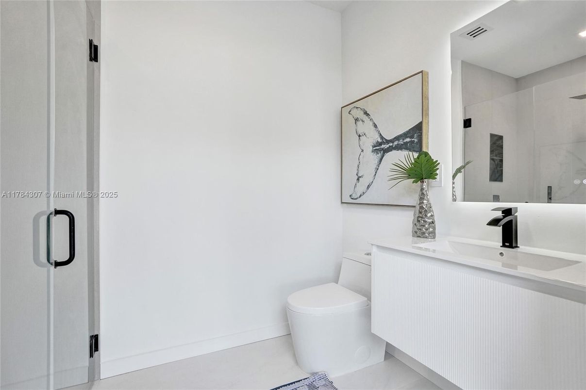 Bathroom, Interior, Recessed Lighting