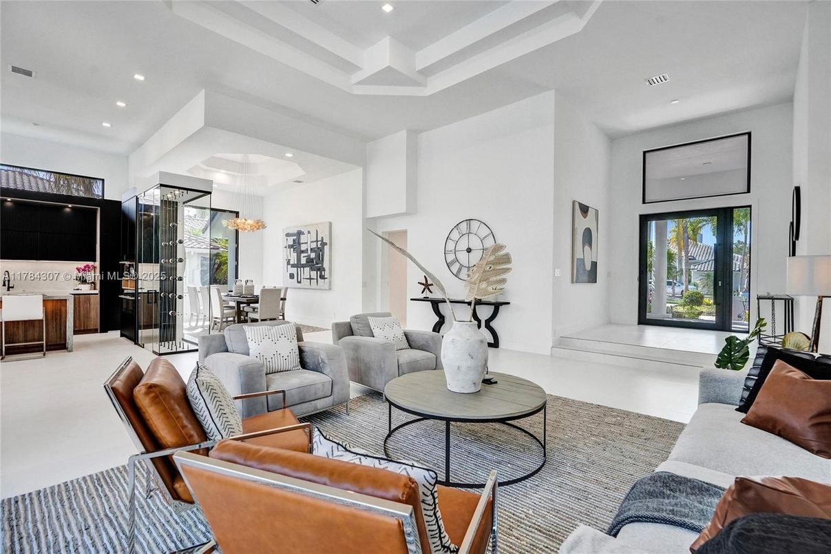 Dining room, Interior, Living room, Pendant Lights, Recessed Lighting