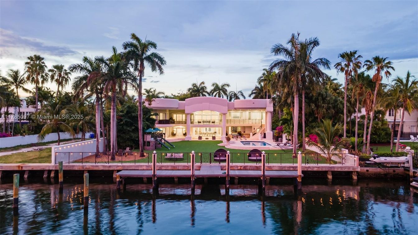 Exterior, Lake