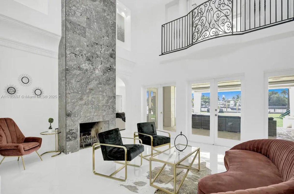 Fireplace, Interior, Living room