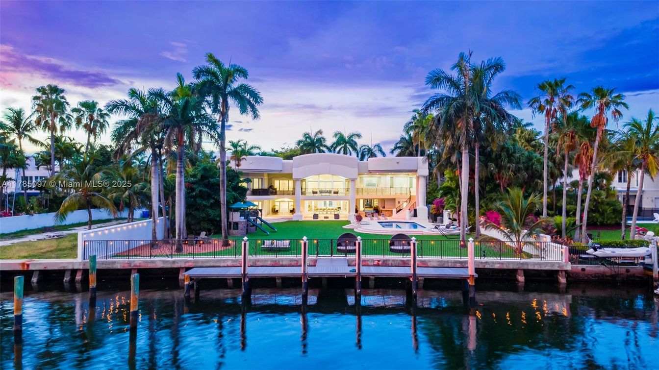 Exterior, Lake