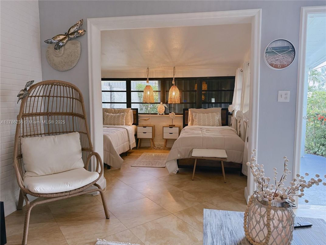 Bedroom, Interior, Pendant Lights