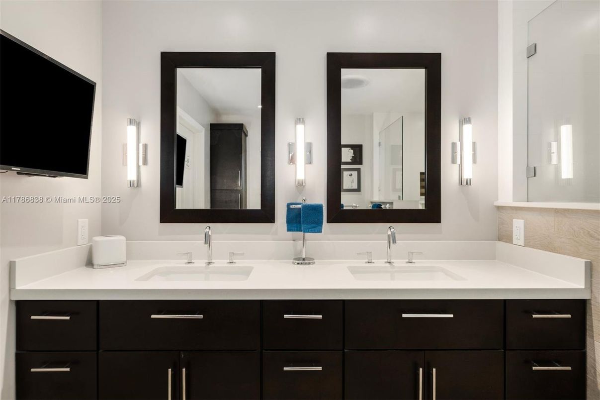 Bathroom, Dual Sink Vanities, Interior
