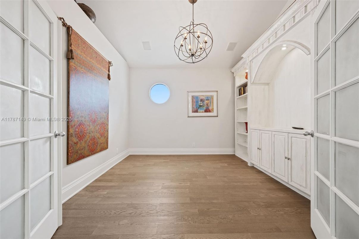 Chandelier, Empty room, Interior, Wood Texture Flooring