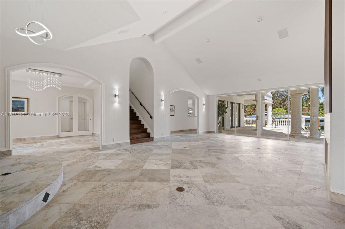 Empty room, Interior, Pendant Lights, Recessed Lighting