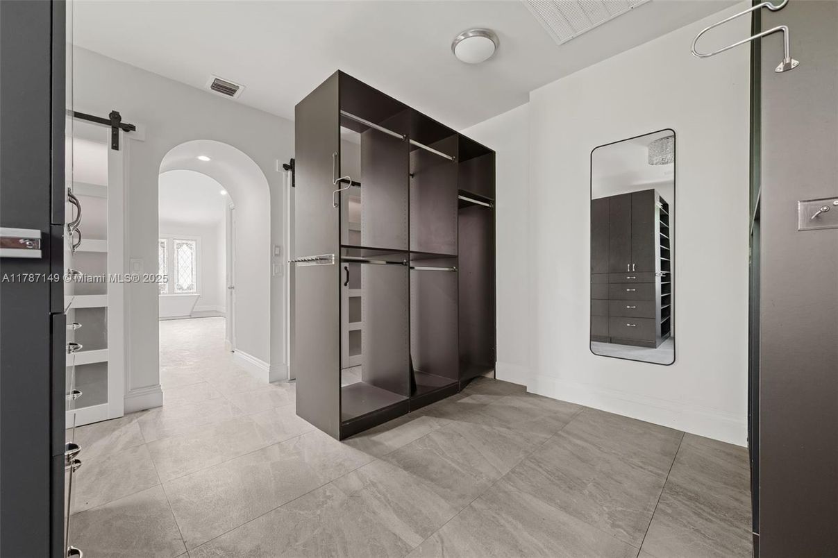 Interior, Walk-in Closets