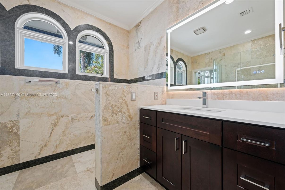 Bathroom, Interior, Recessed Lighting
