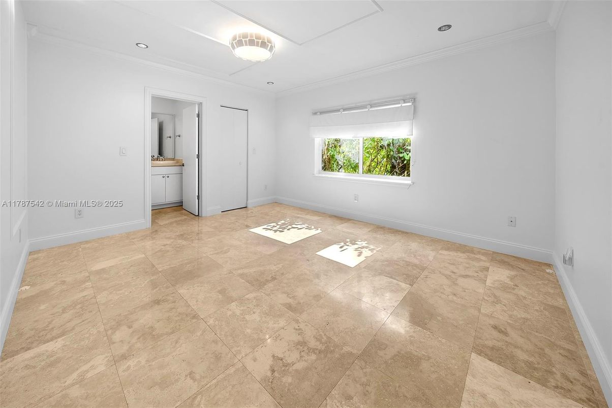 Bathroom, Empty room, Interior, Recessed Lighting