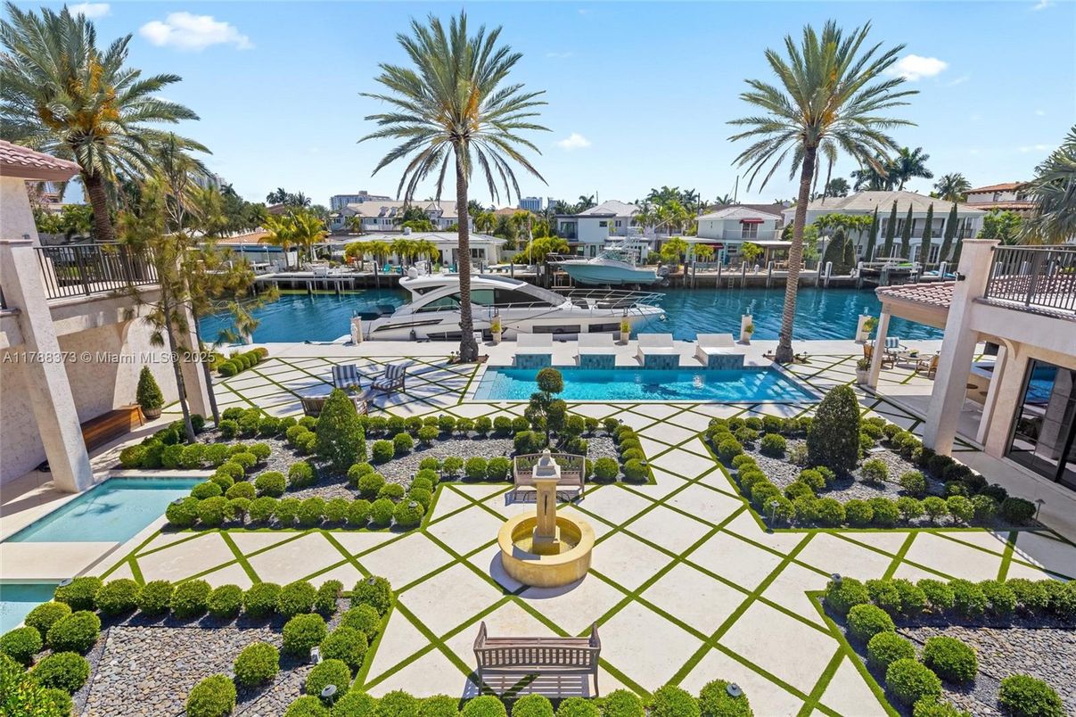 Exterior, Pool, Water