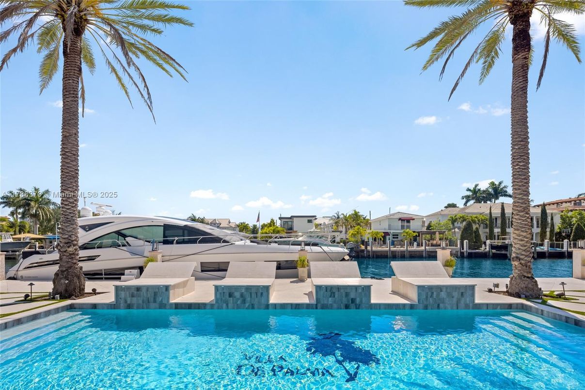 Exterior, Lake, Pool