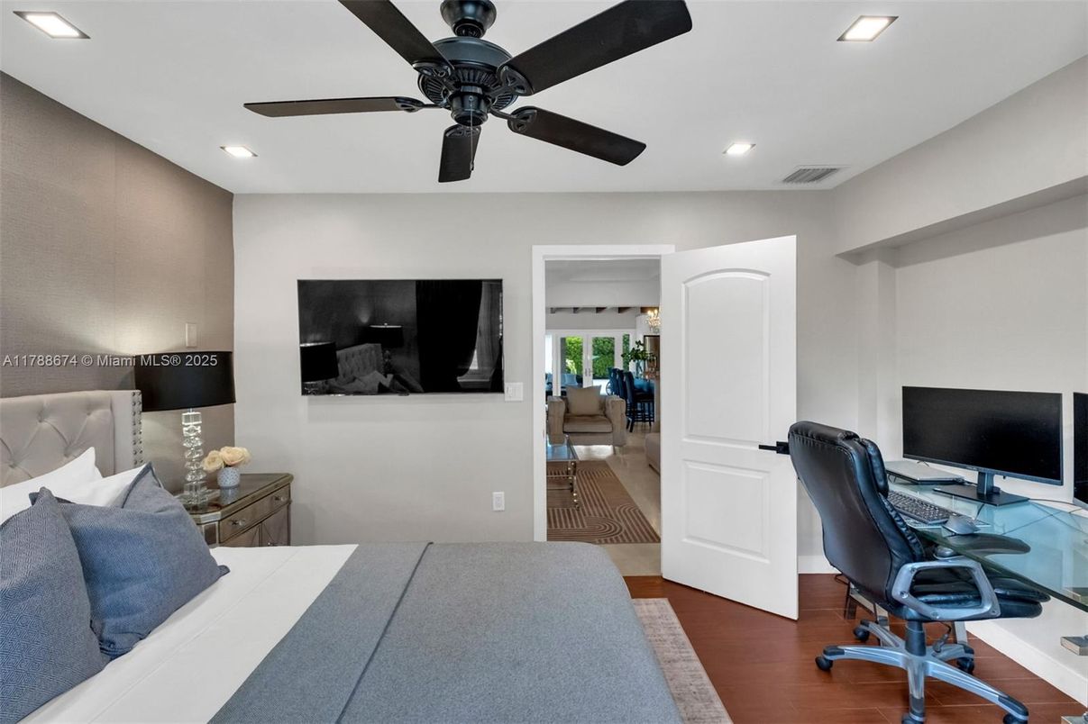 Bedroom, Home Office, Interior, Recessed Lighting, Wood Texture Flooring