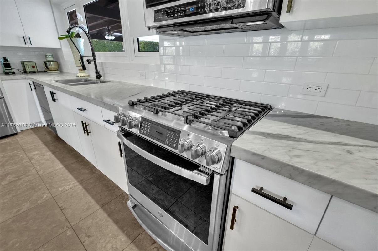 Interior, Kitchen, Stainless Steel Appliances