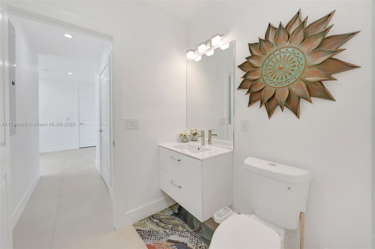 Bathroom, Interior, Recessed Lighting