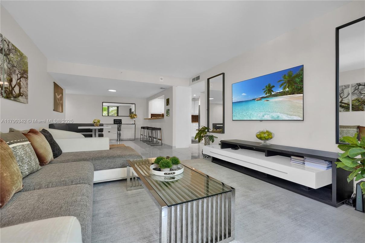 Dining room, Interior, Living room, Recessed Lighting