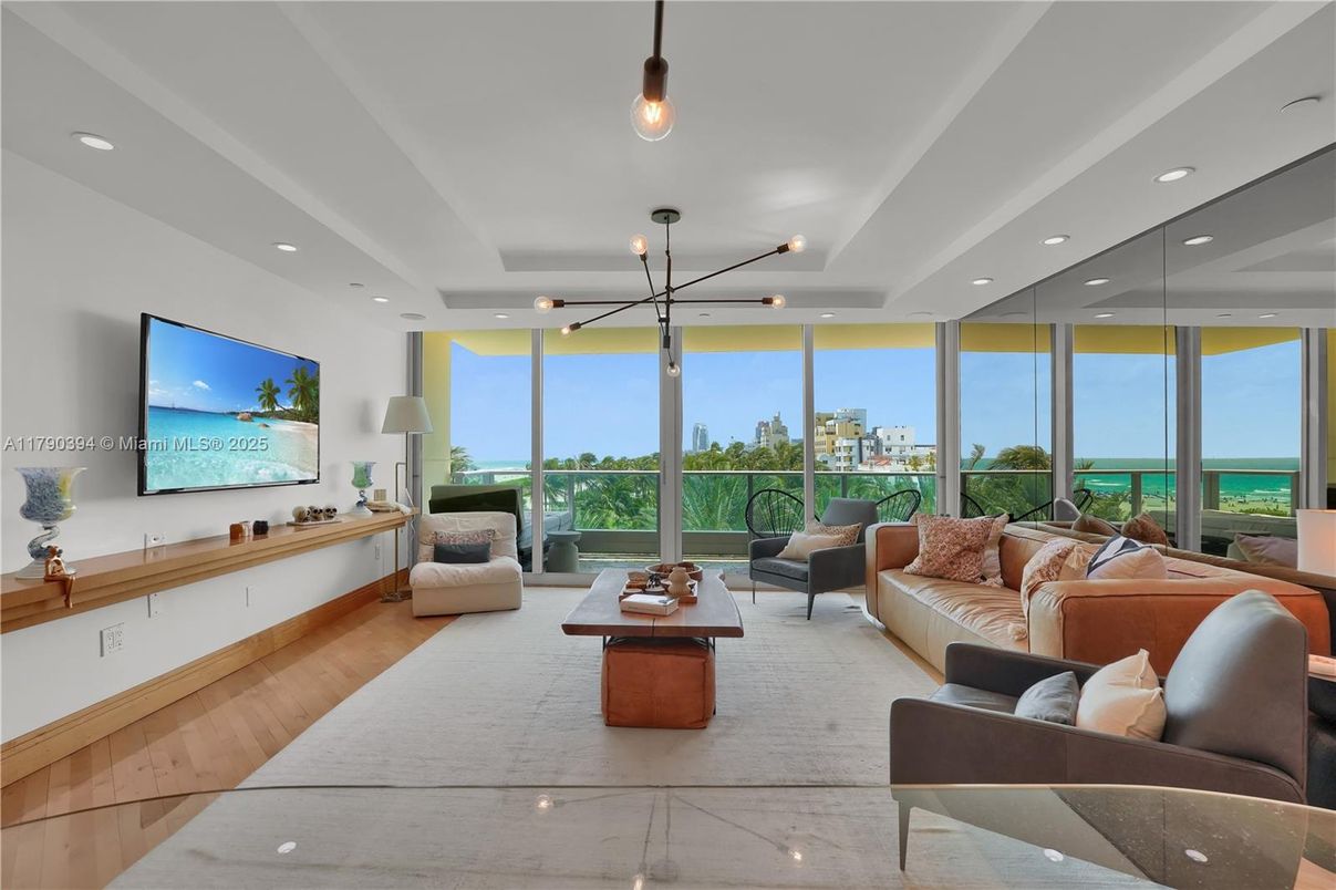 Interior, Living room, Pendant Lights, Recessed Lighting, Water, Wood Texture Flooring