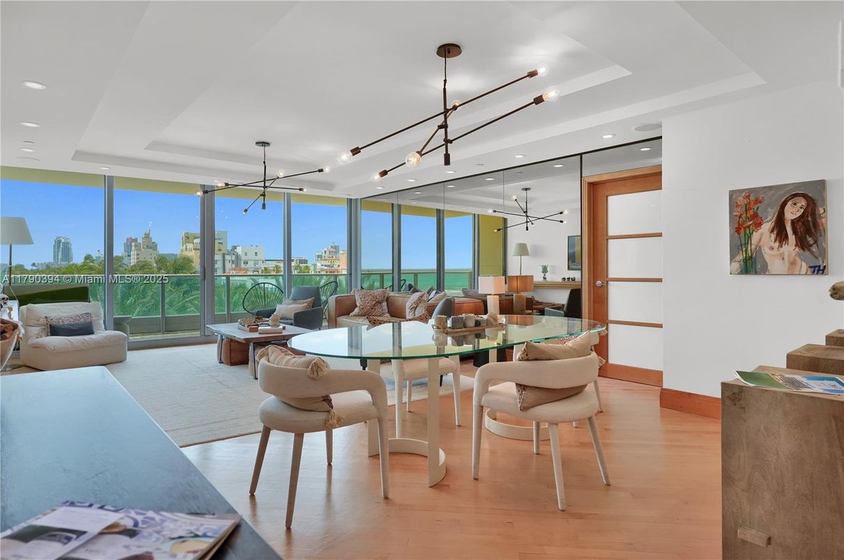Dining room, Interior, Living room, Pendant Lights, Recessed Lighting, Wood Texture Flooring