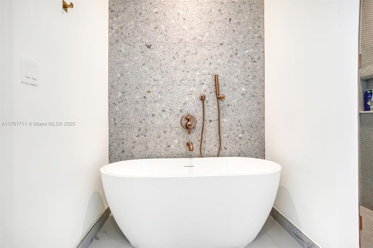 Bathroom, Free Standing Baths, Interior
