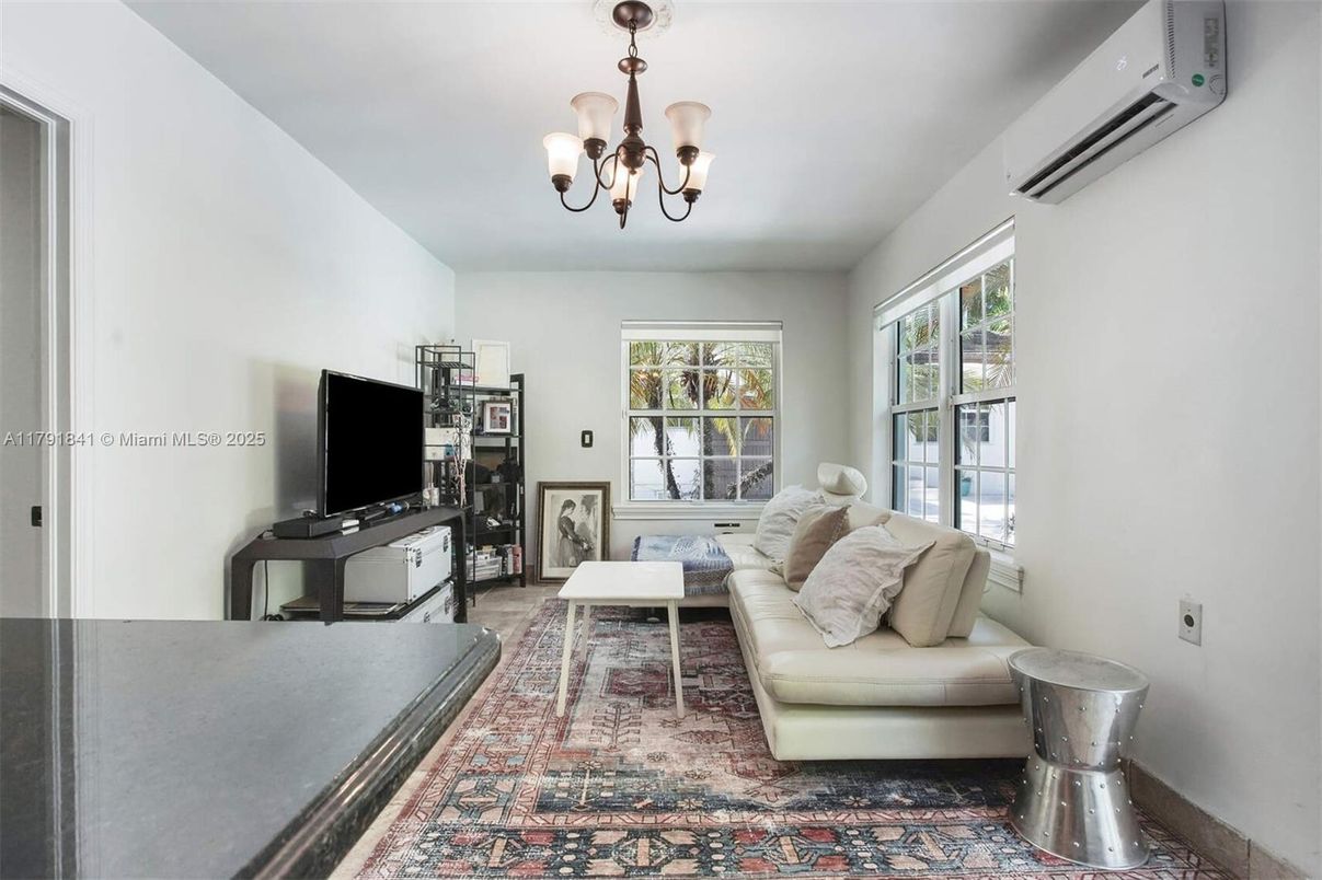 Chandelier, Interior, Living room
