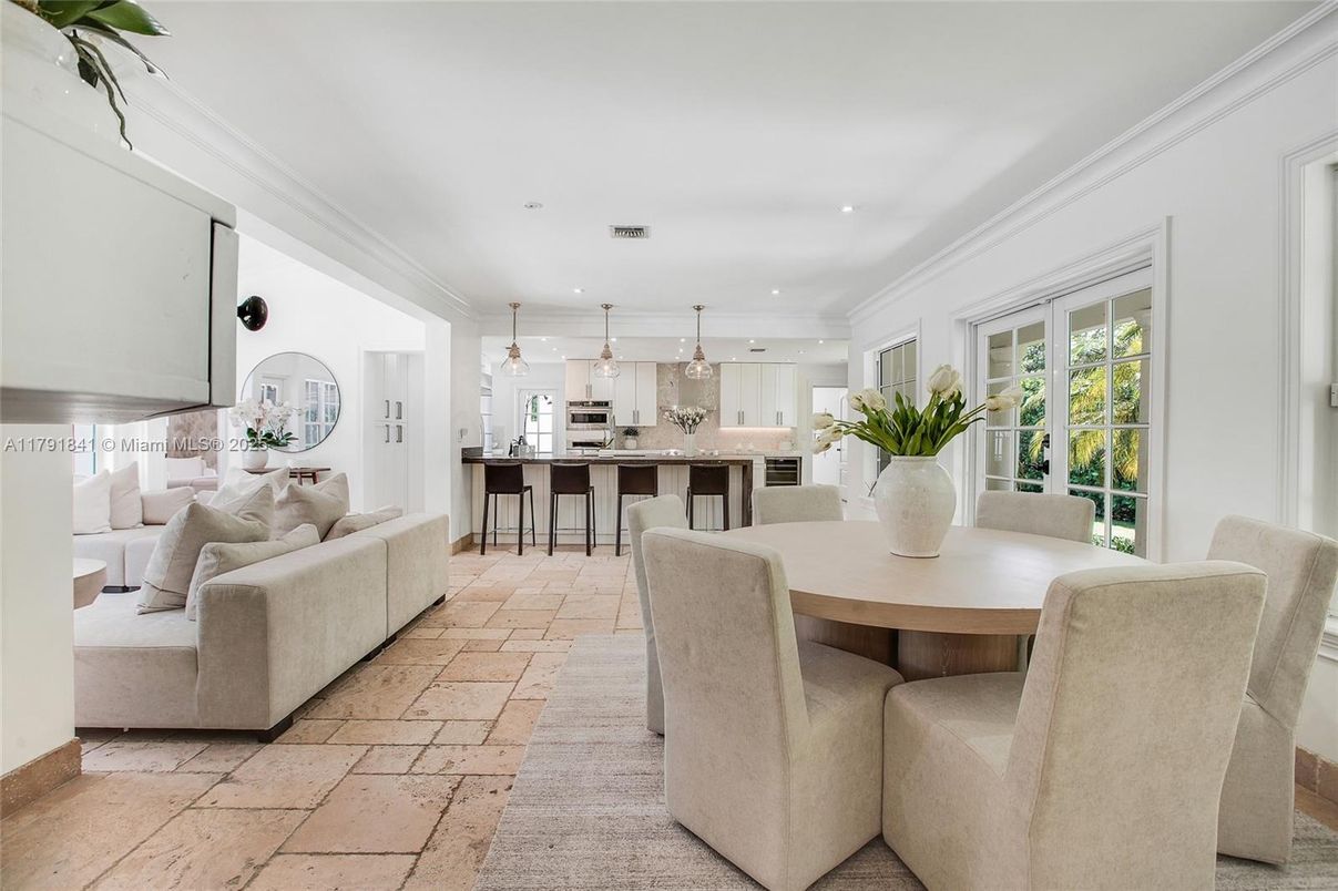 Dining room, Interior, Kitchen, Living room, Pendant Lights, Recessed Lighting