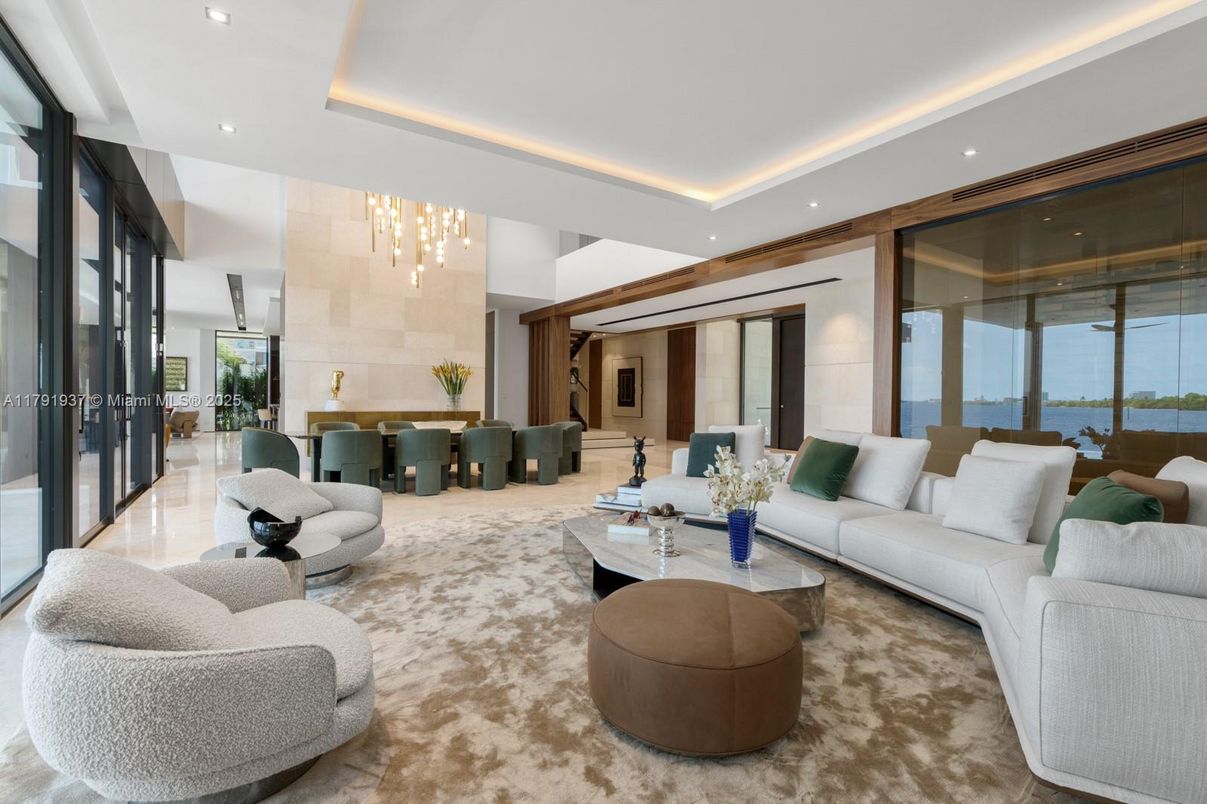 Dining room, Interior, Living room, Pendant Lights, Recessed Lighting, Water