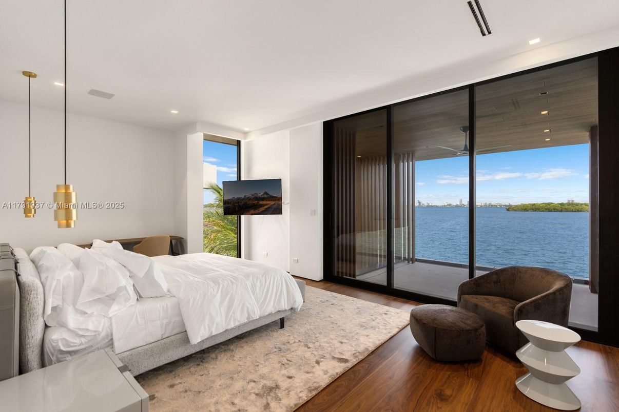 Bedroom, Interior, Pendant Lights, Recessed Lighting, Water, Wood Texture Flooring