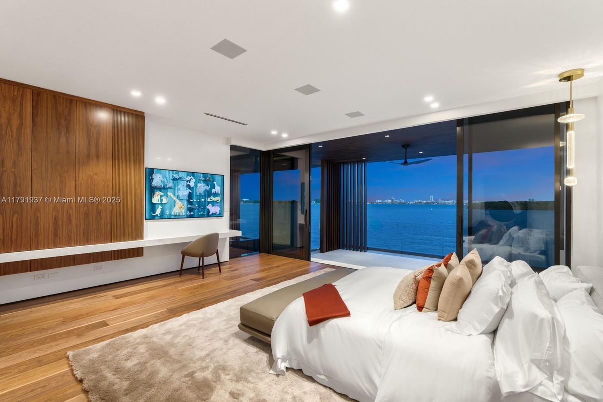 Bedroom, Interior, Pendant Lights, Recessed Lighting, Water, Wood Texture Flooring