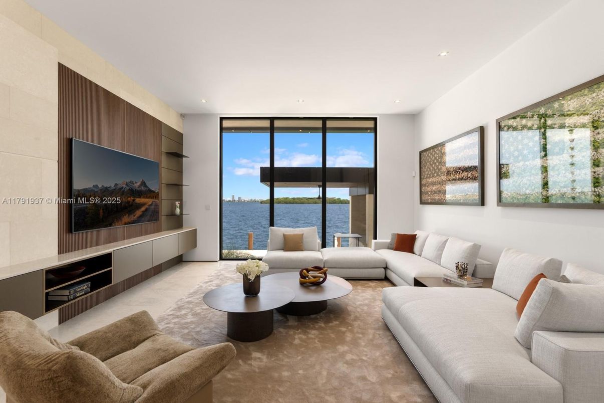 Interior, Living room, Recessed Lighting, Water
