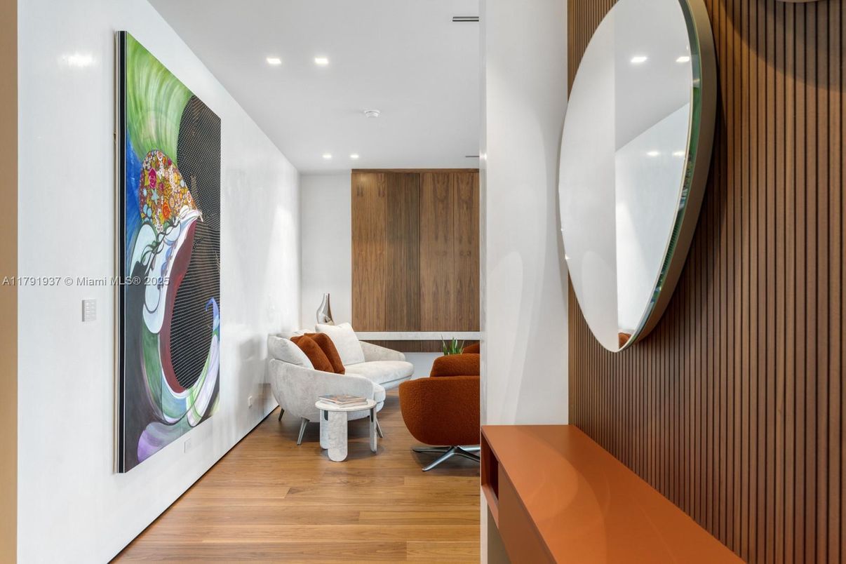 Interior, Recessed Lighting, Wood Texture Flooring