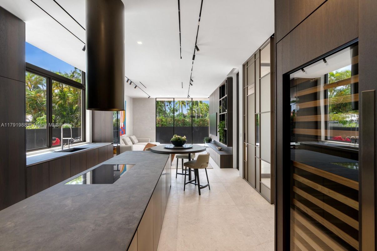 Dining room, Interior, Pendant Lights, Recessed Lighting