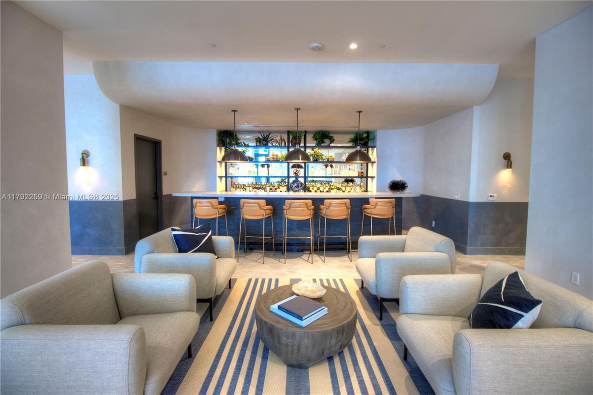 Interior, Living room, Pendant Lights, Recessed Lighting