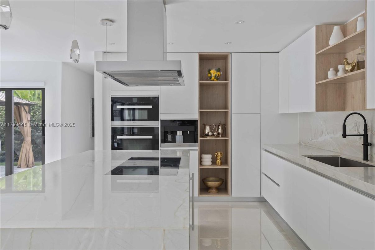 Interior, Kitchen, Pendant Lights, Stainless Steel Appliances